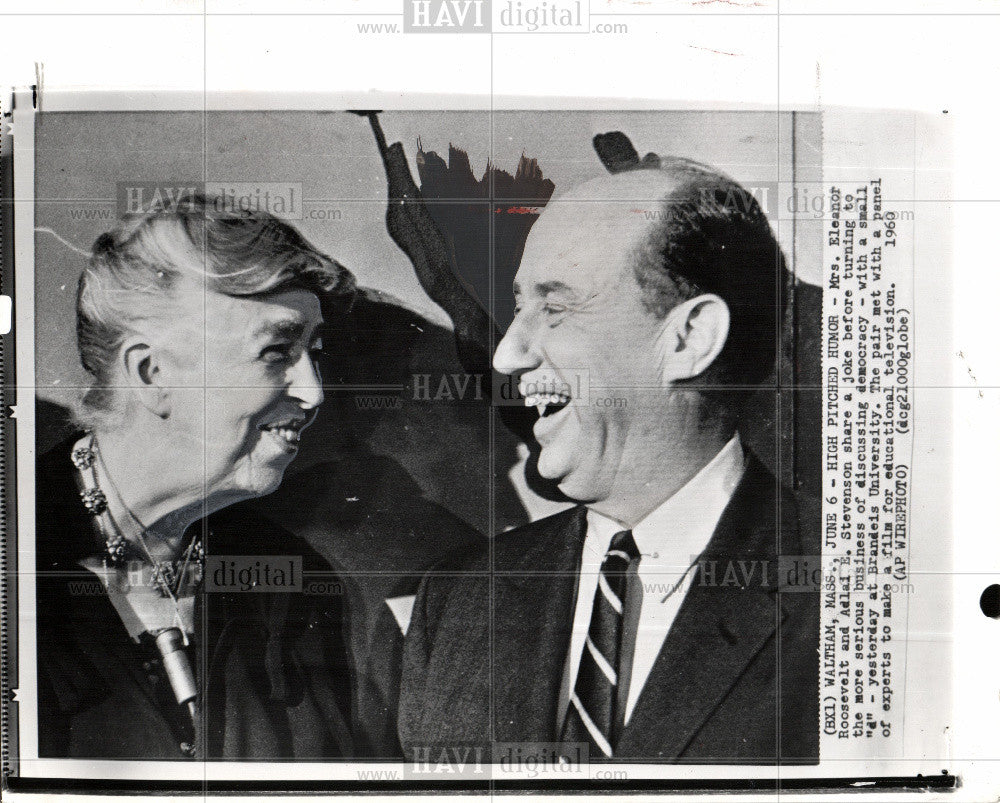 1960 Press Photo Mrs. Eleanor Roosevelt Adlai Stevenson - Historic Images