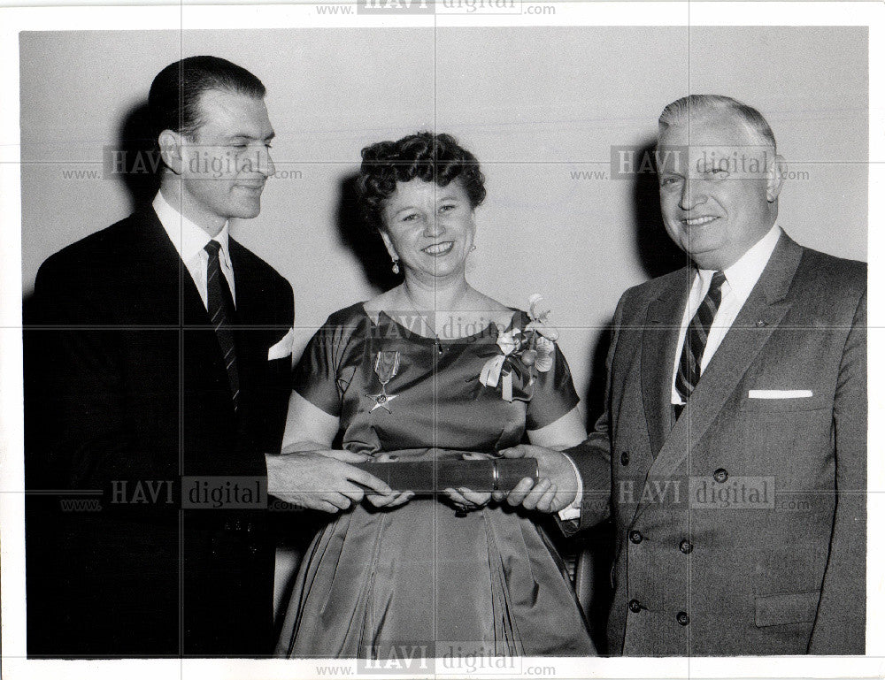 1957 Press Photo Ruth stegens - Historic Images