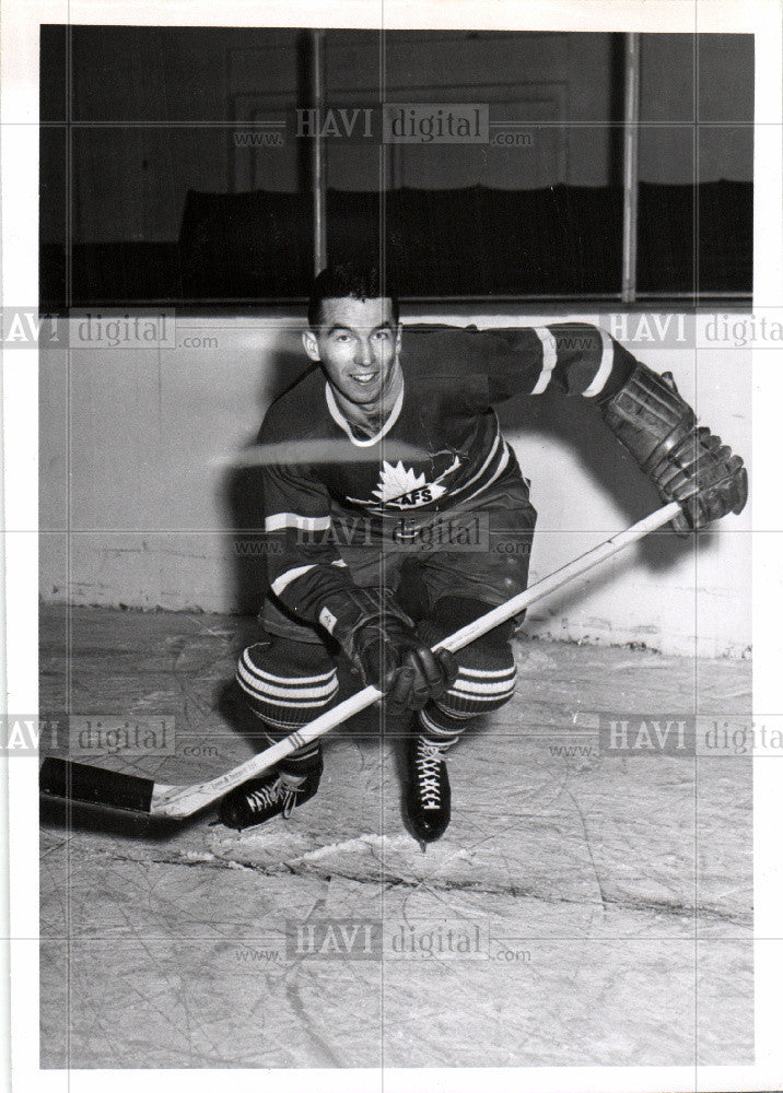 1956 Press Photo Toronto Maple Leafs Player - Historic Images