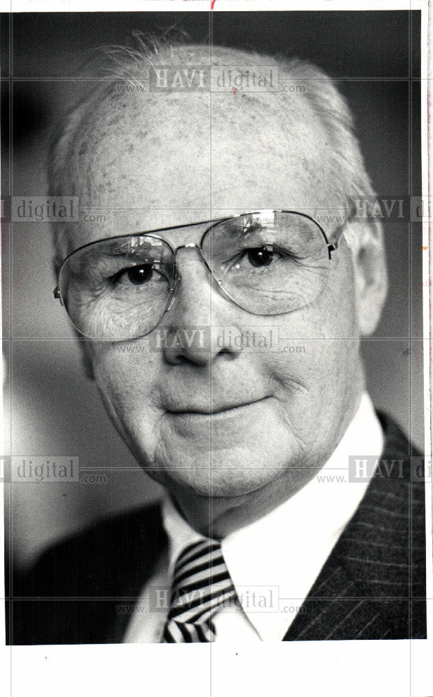 1981 Press Photo Robert Stewart President MichCon - Historic Images