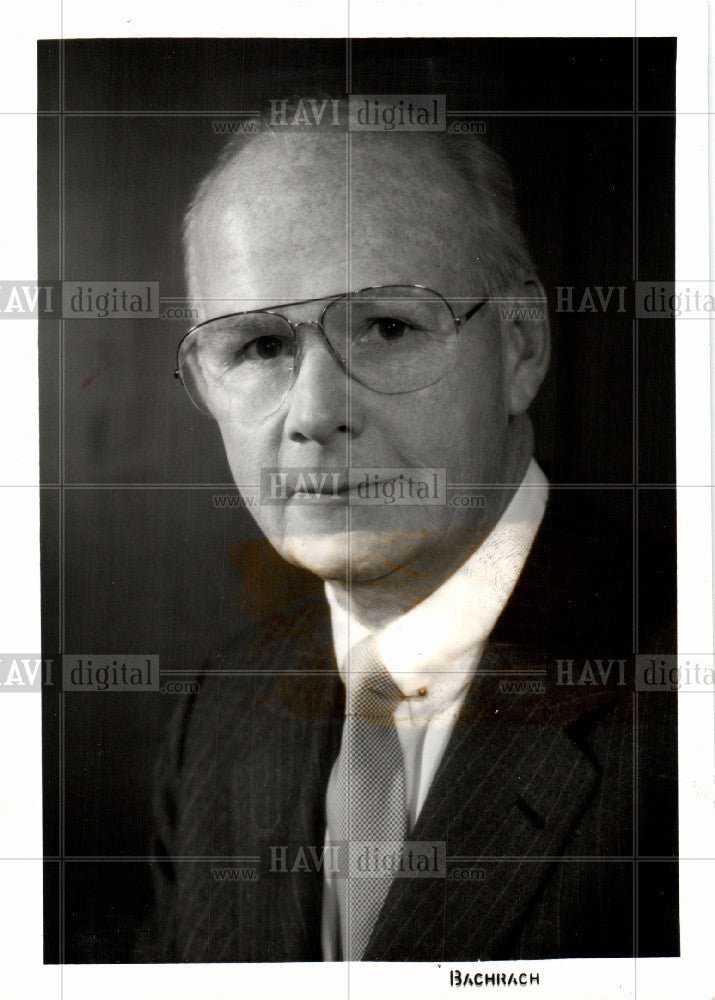 1982 Press Photo Robert Stewart Chairman and CEO - Historic Images