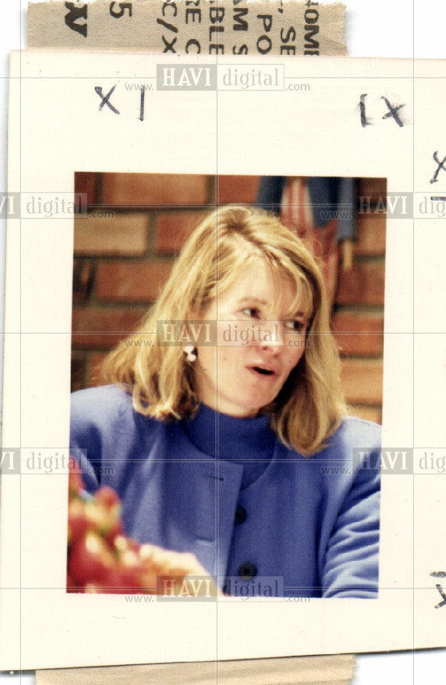 1989 Press Photo Martha Stewart author decorating food - Historic Images