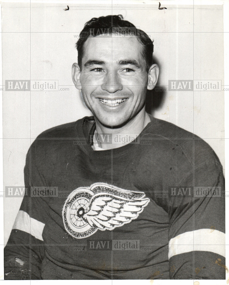 1942 Press Photo Jack Stewart  Professional Ice Hockey - Historic Images