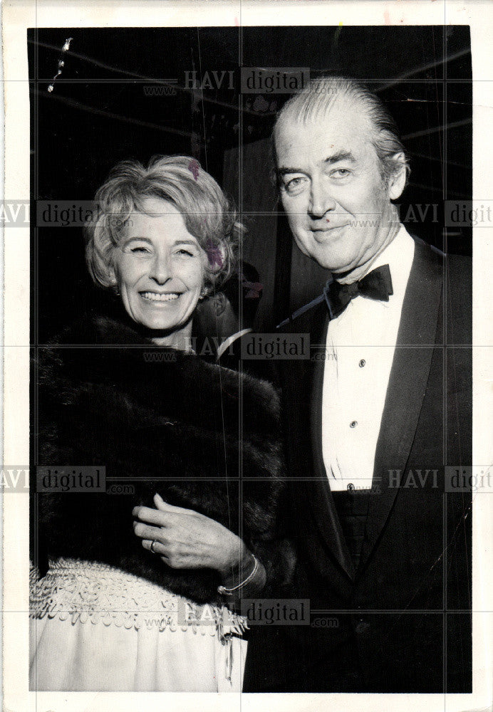 1967 Press Photo Husband and Wife Formal Wear - Historic Images