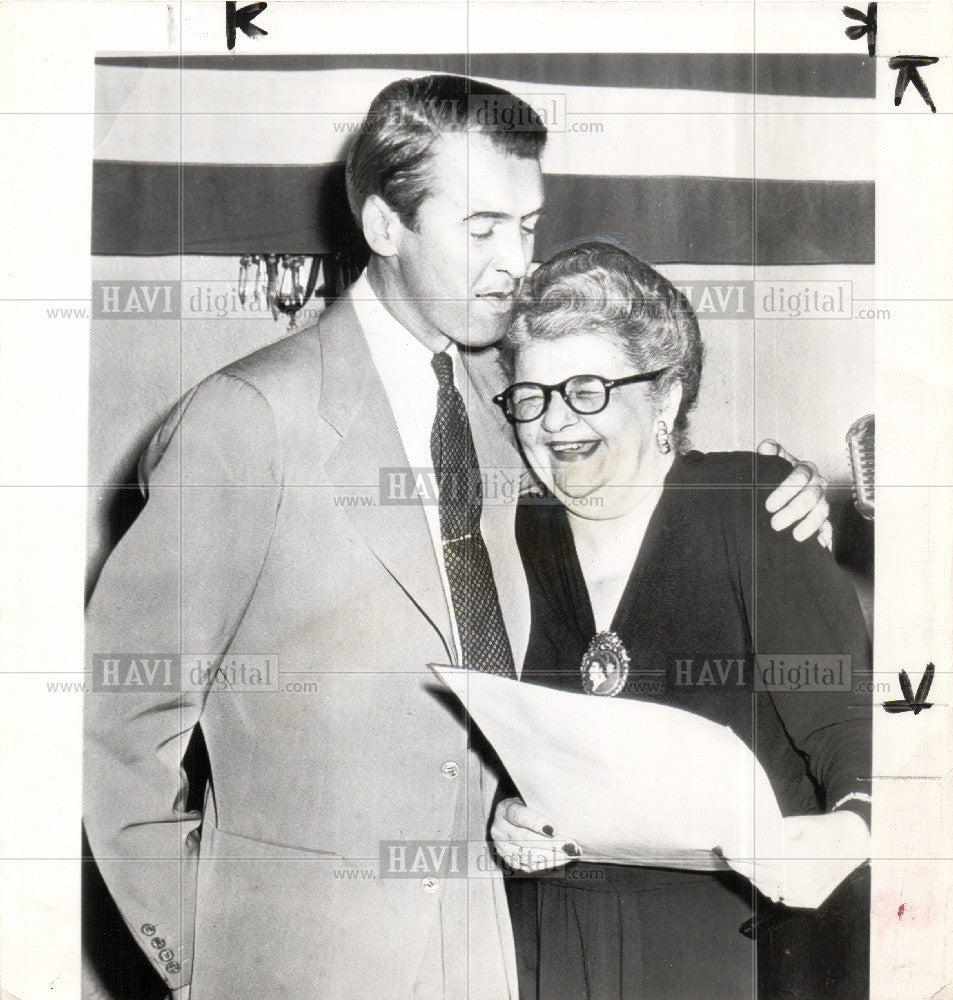 1947 Press Photo James Stewart New York Womens Club - Historic Images