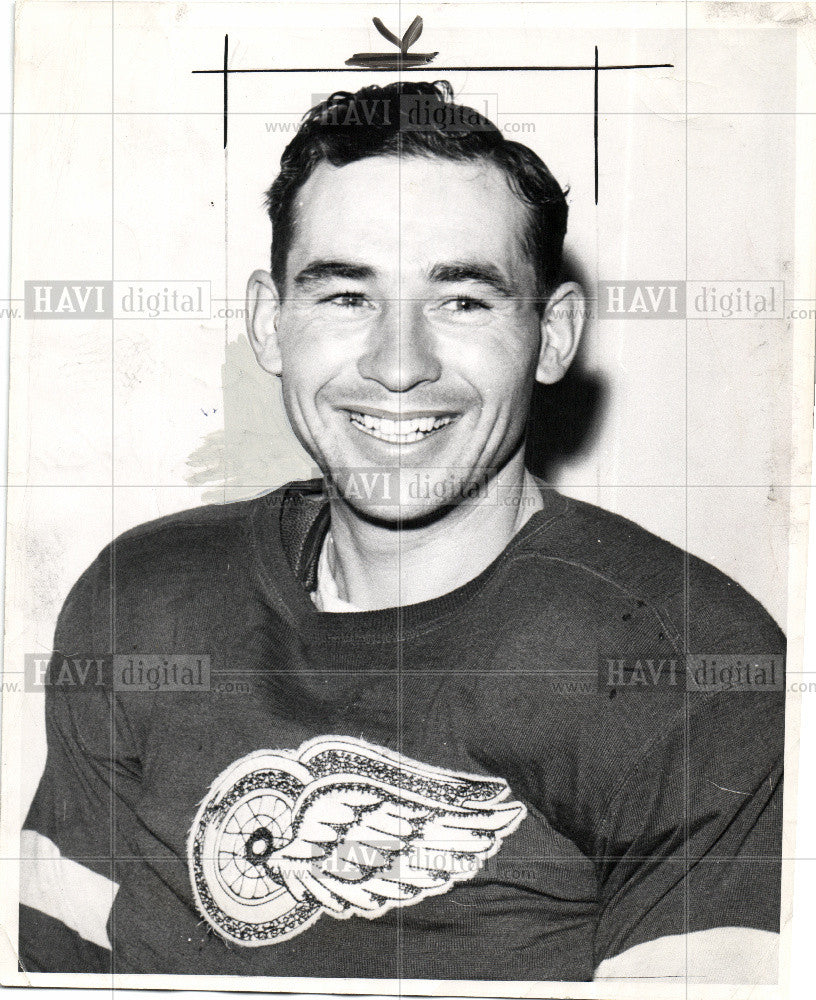 1948 Press Photo Jack Stewart  Professional Ice Hockey - Historic Images