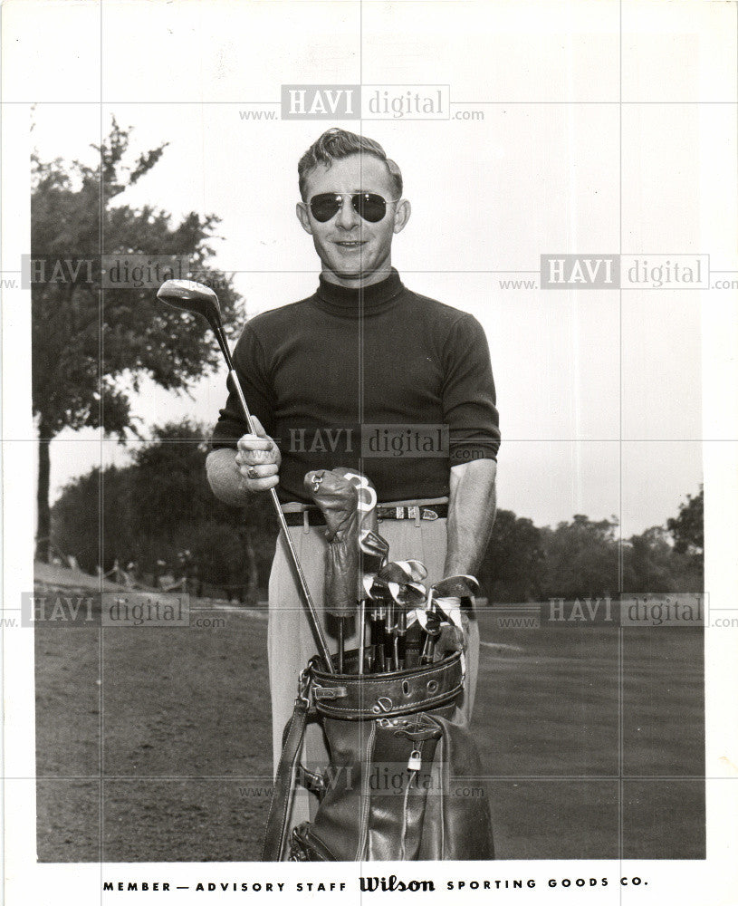 1952 Press Photo WILSON SPORTING GOODS CO - Historic Images