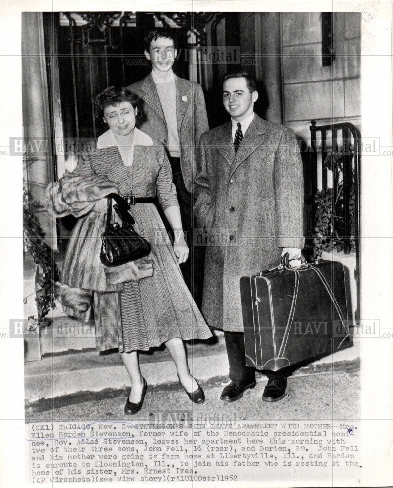 1952 Press Photo Mrs E B Stevenson, sons John, Borden - Historic Images