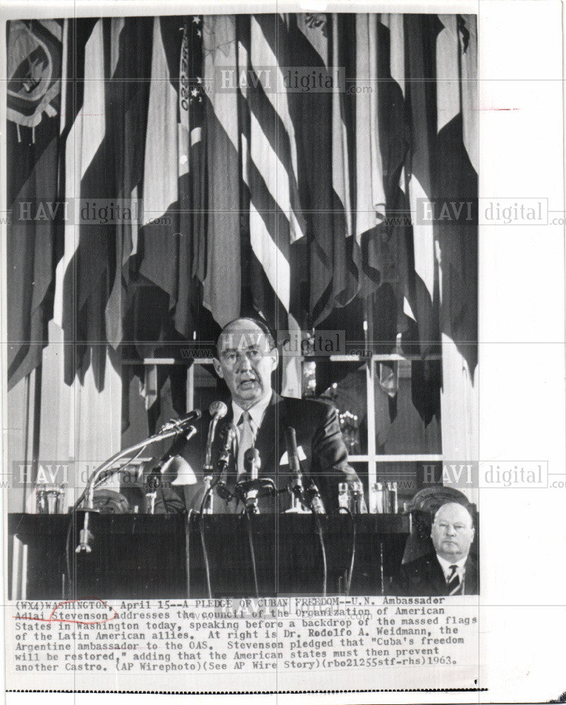 1963 Press Photo Adlai Stevenson, Dr. R A Weidmann - Historic Images