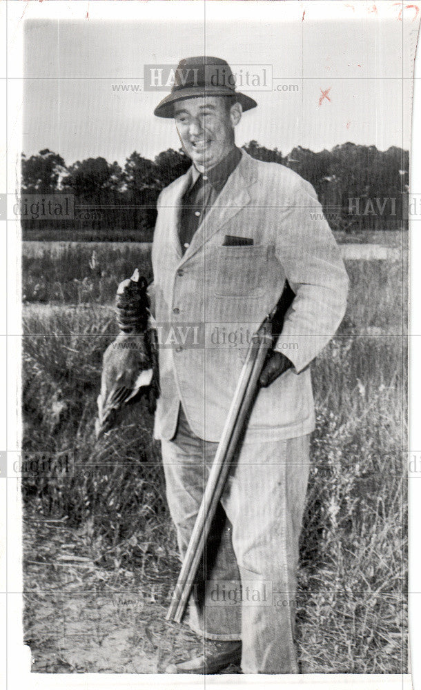 1956 Press Photo Adlai Stevenson duck hunting - Historic Images