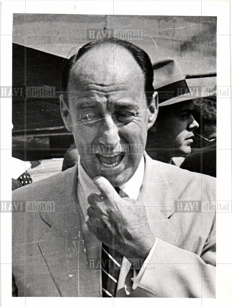 1952 Press Photo Man scratching chin - Historic Images