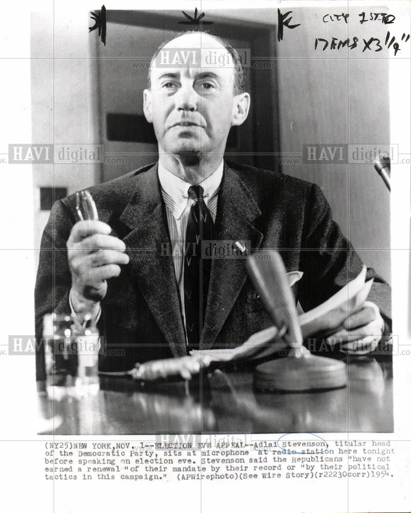 1954 Press Photo Adlai Stevenson New York election eve - Historic Images