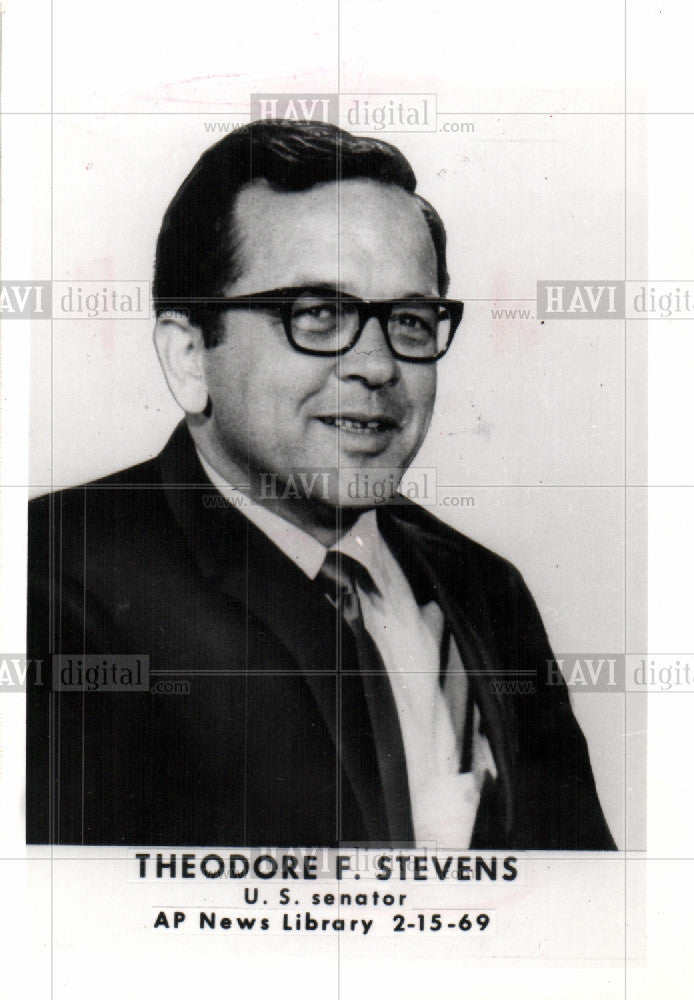 1977 Press Photo Ted Stevens Alaska US senator politics - Historic Images