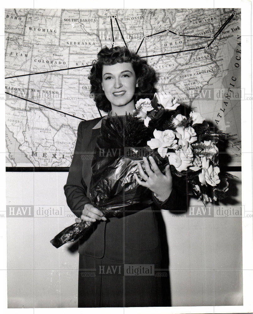 1942 Press Photo Ris? Stevens - Historic Images