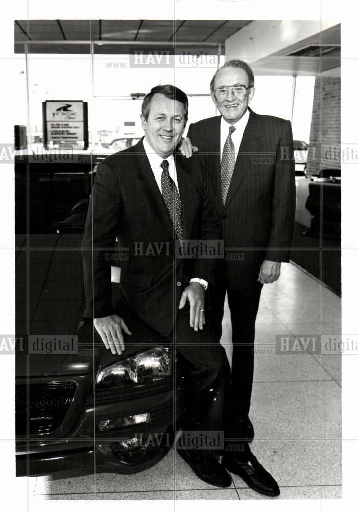 1994 Press Photo Clarence Russ Shelton Pontiac-Buick - Historic Images