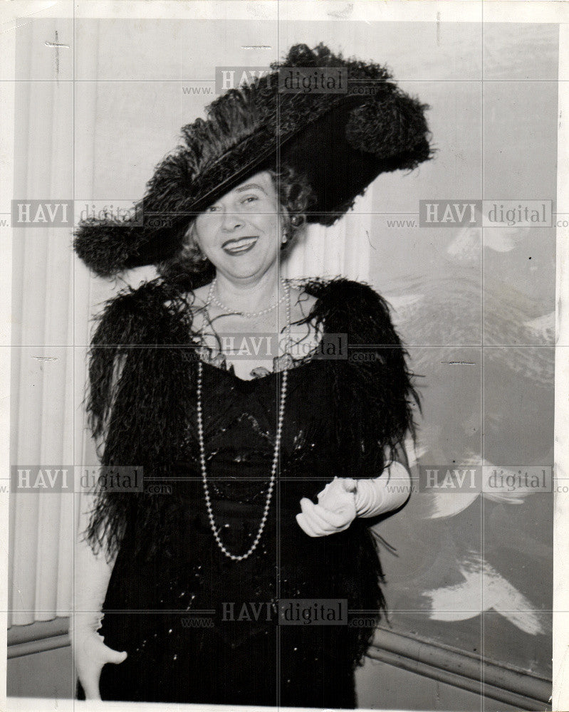 1940 Press Photo Mrs. Allan Shelden Scarab Ball - Historic Images