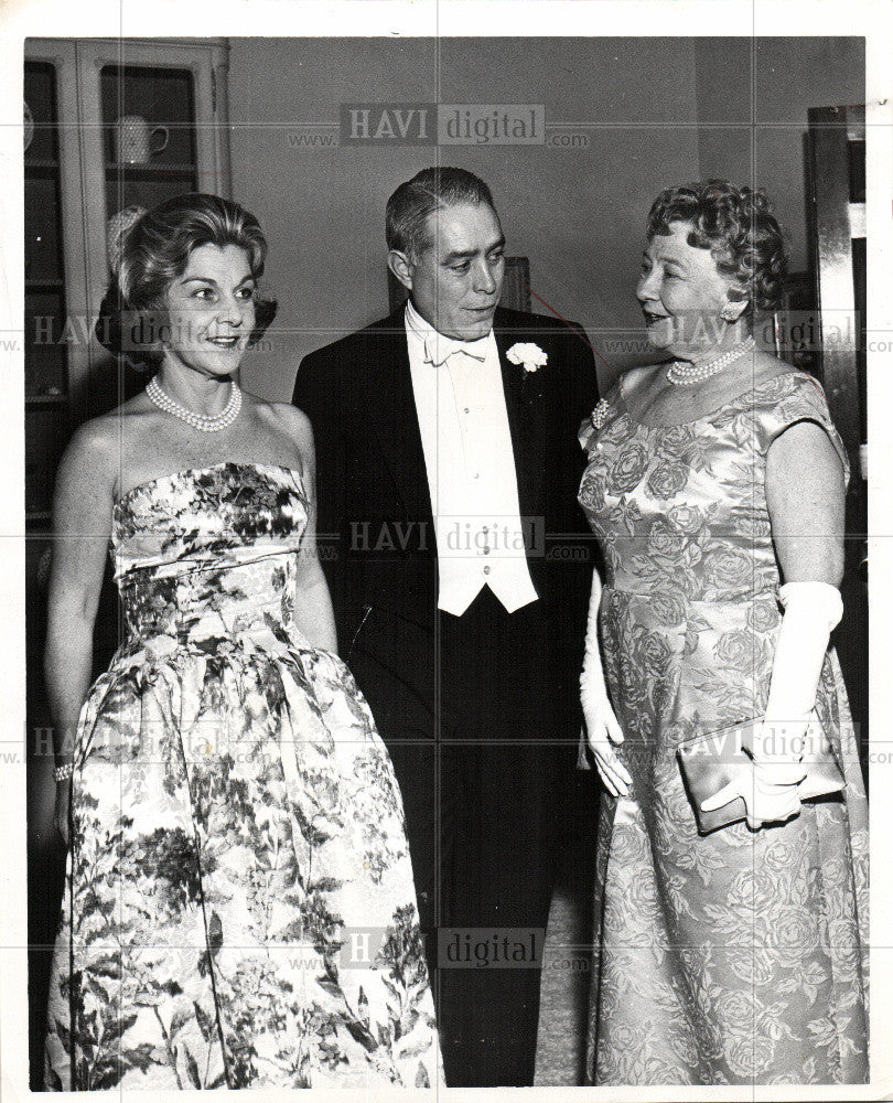 1960 Press Photo Allen Shelden  Susan dinner - Historic Images