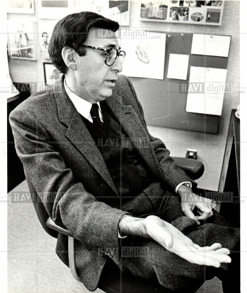 1984 Press Photo D. Larry Sherman Sherman Shoes - Historic Images