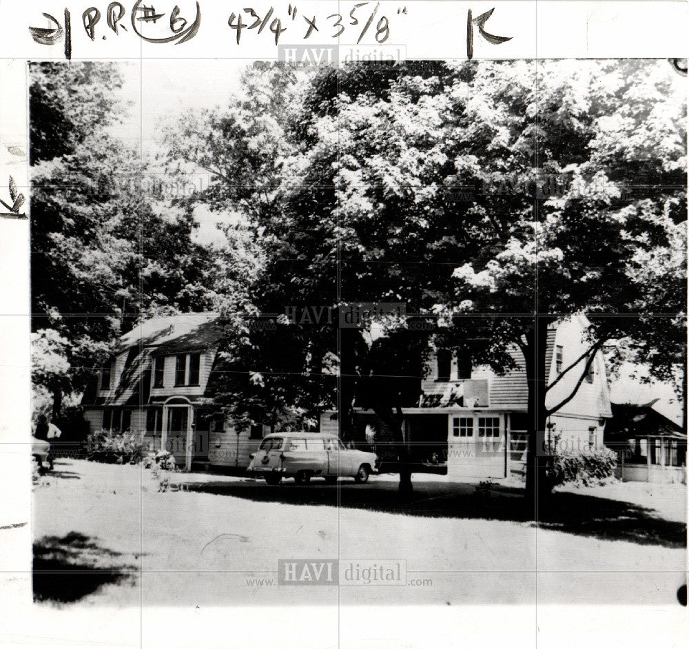 1954 Press Photo Dr Samuel Sheppard Home Bay Village OH - Historic Images