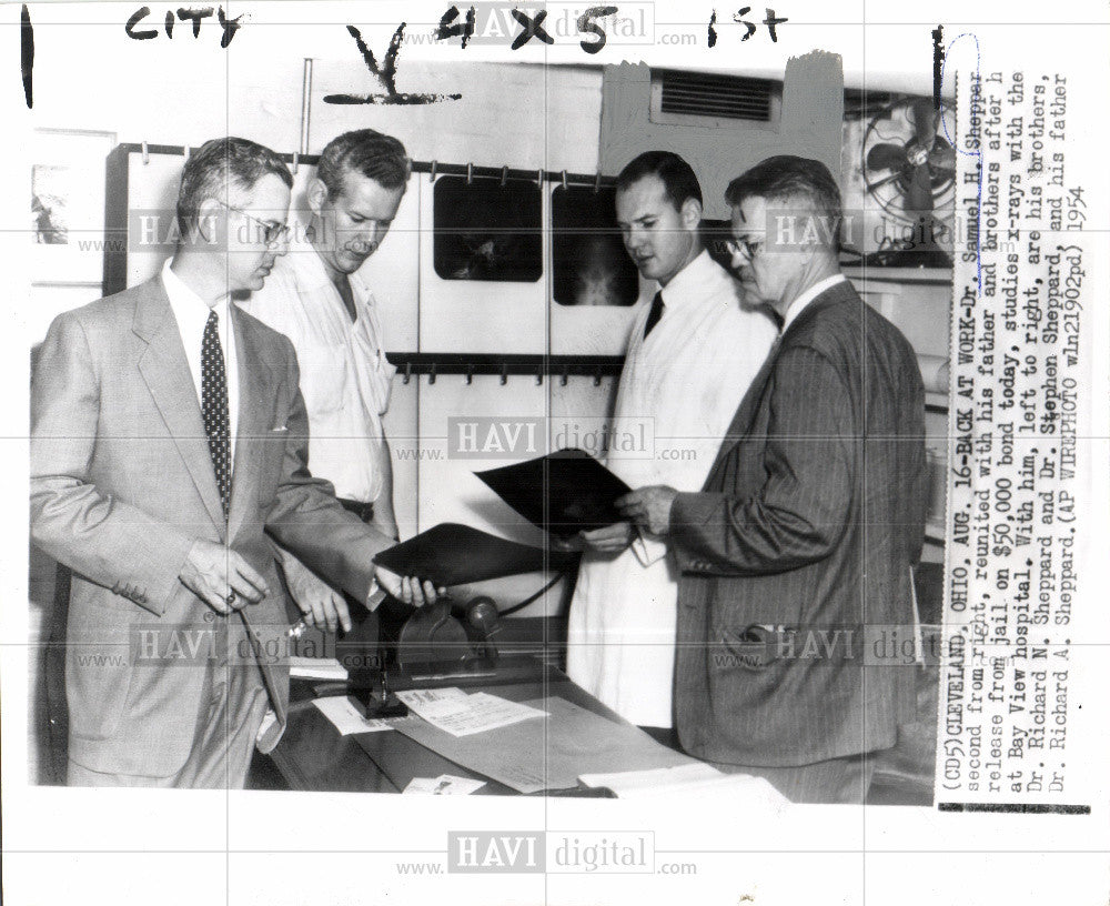 1954 Press Photo Samuel Sheppard reunite father brother - Historic Images