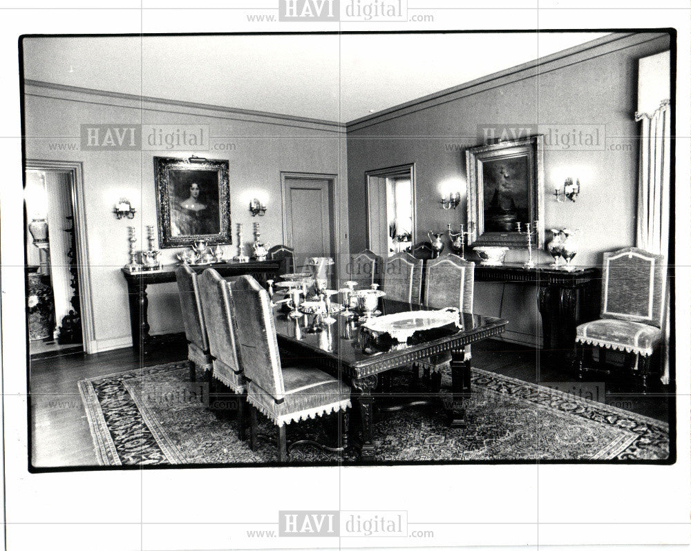 1982 Press Photo Sheldon dining room silver collection - Historic Images