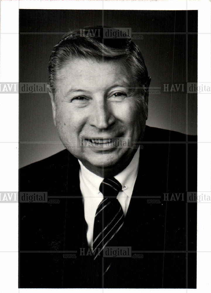 1989 Press Photo Thomas F. Russell Chairman and CEO - Historic Images