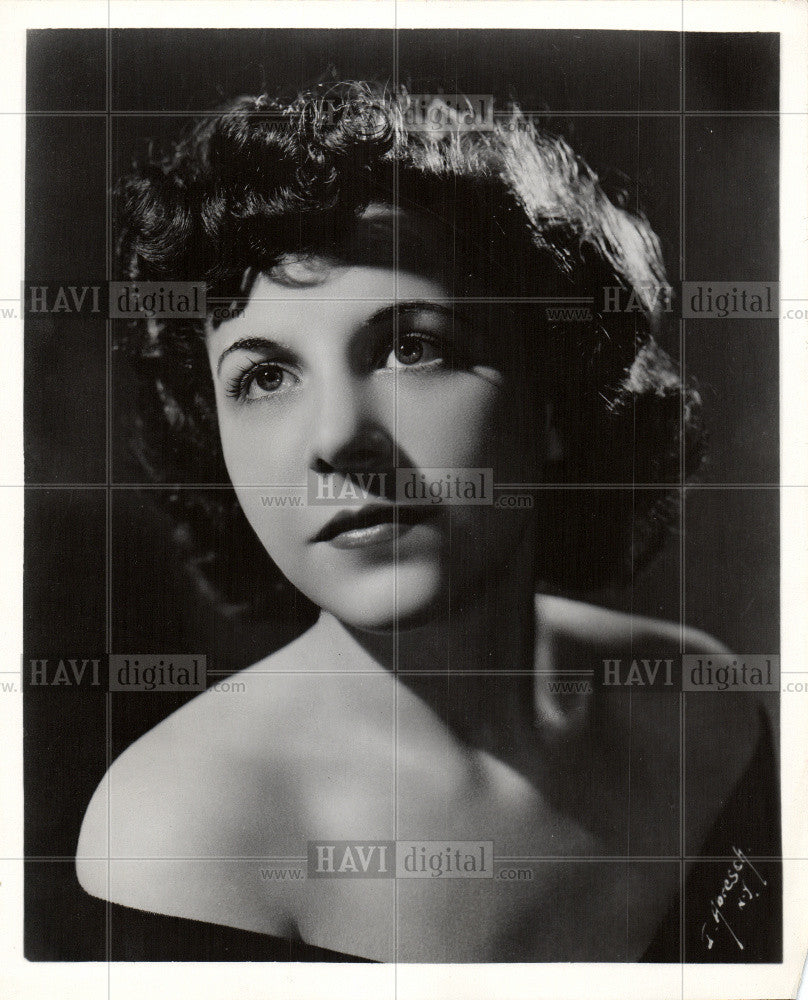 Press Photo Shirley Russell Lyric Soprano - Historic Images