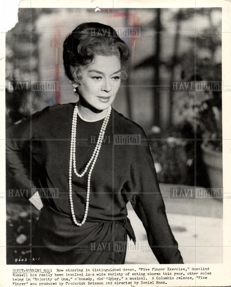 1968 Press Photo Five Finger Exercise Rosalind Russell - Historic Images