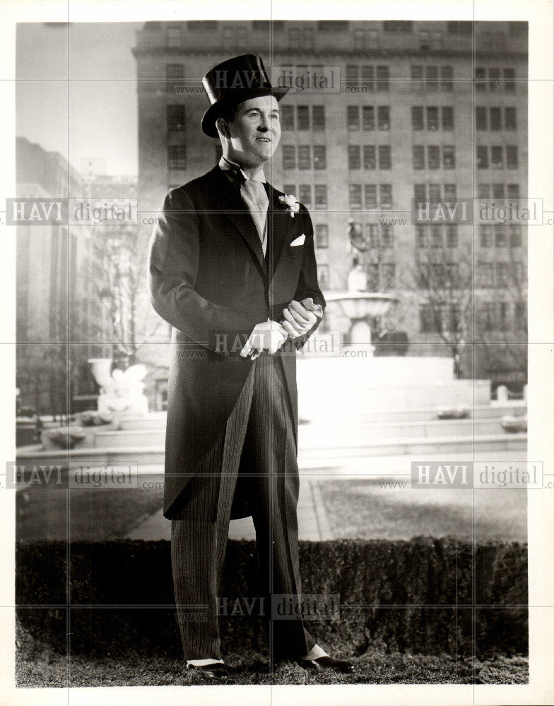 1957 Press Photo Robert Russell, Stand Up and Be Countd - Historic Images