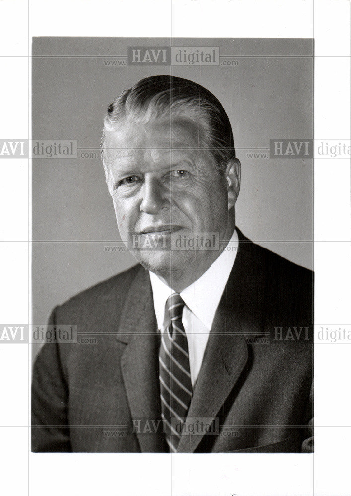 1983 Press Photo George Russell former VC of GM - Historic Images