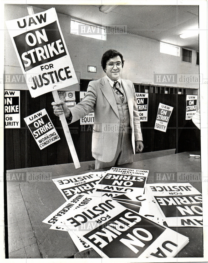 1990 Press Photo Frank Runnels UAW Regional Director - Historic Images