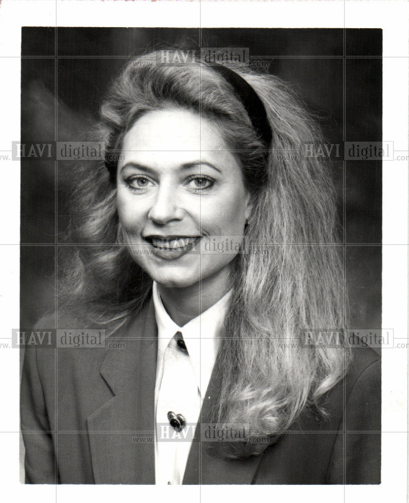 1992 Press Photo Virginia Runkle Manager - Historic Images