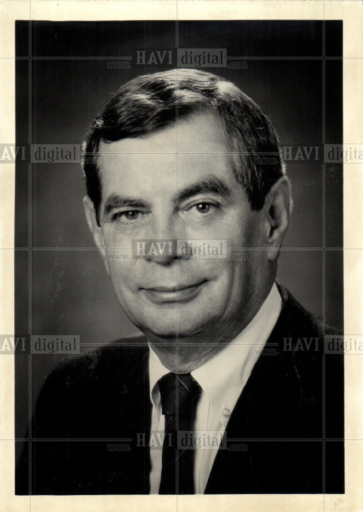 1986 Press Photo Phillip E. Runkel School Adm. Michigan - Historic Images