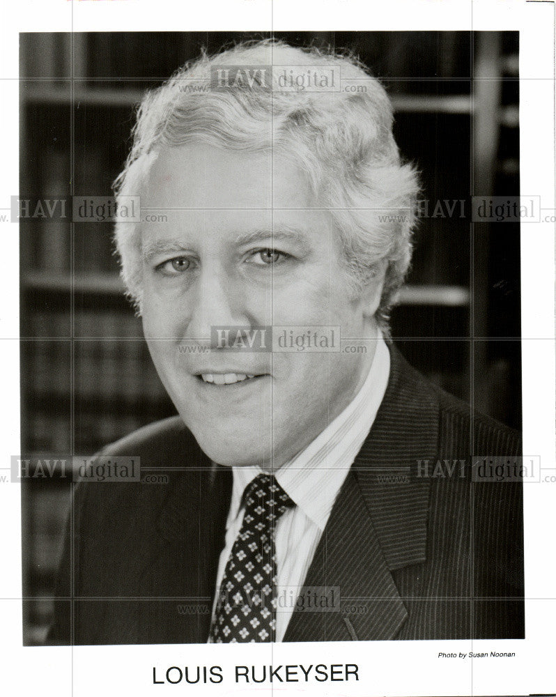 1990 Press Photo journalist, columnist, and commentator - Historic Images