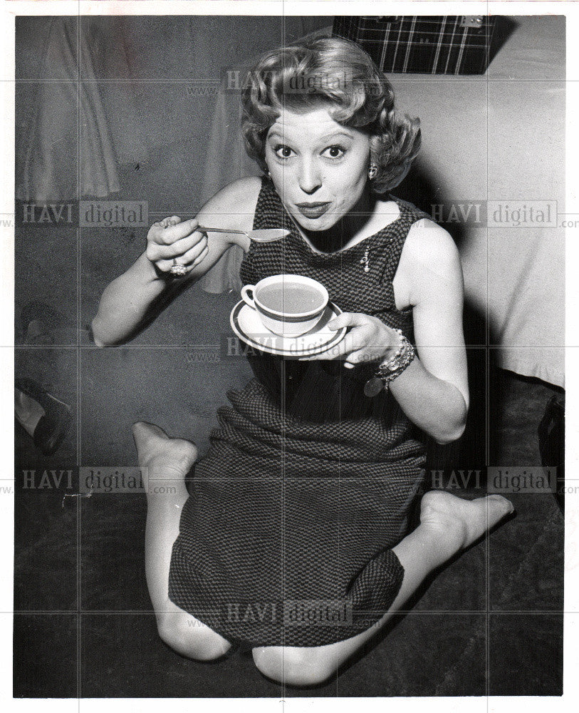 1956 Press Photo Barbara Ruick Actress - Historic Images