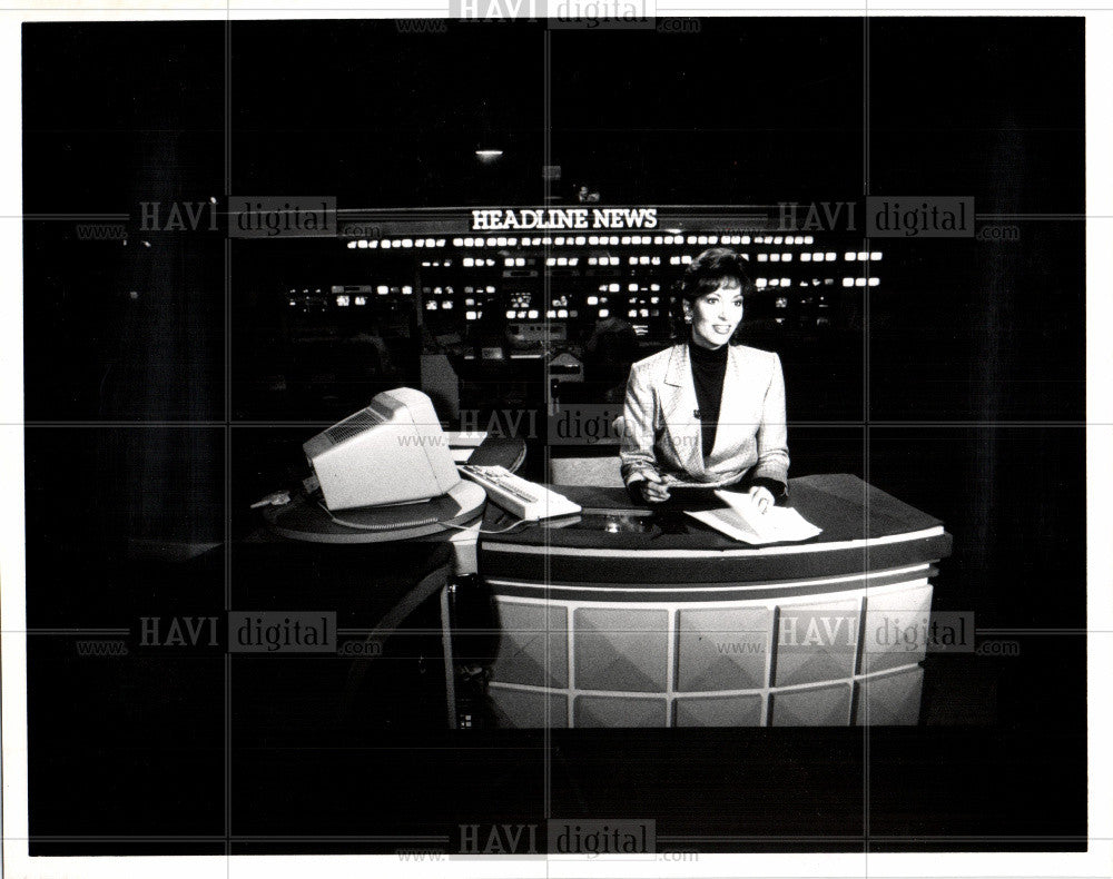 1990 Press Photo Anchor Lynne Russell anchor CNN - Historic Images