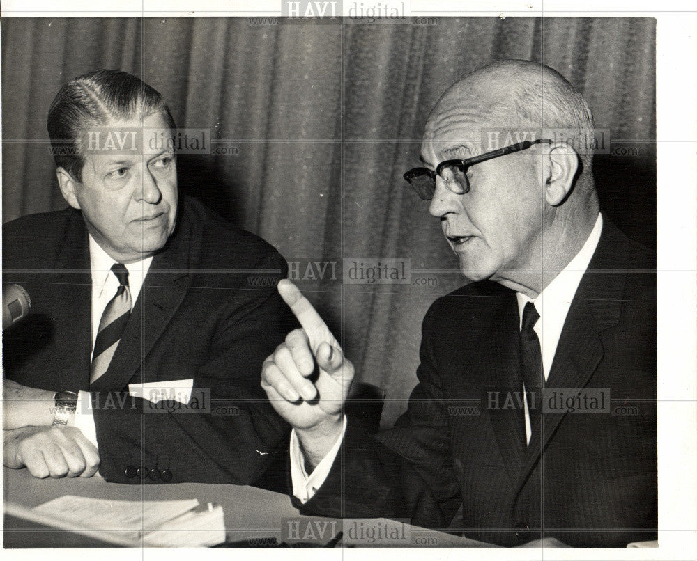 1965 Press Photo John Gordon George Russell GM  meeting - Historic Images