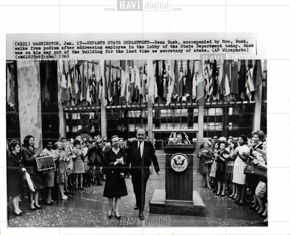 1969 Press Photo Mrs Dean Rusk lobby podium employee - Historic Images