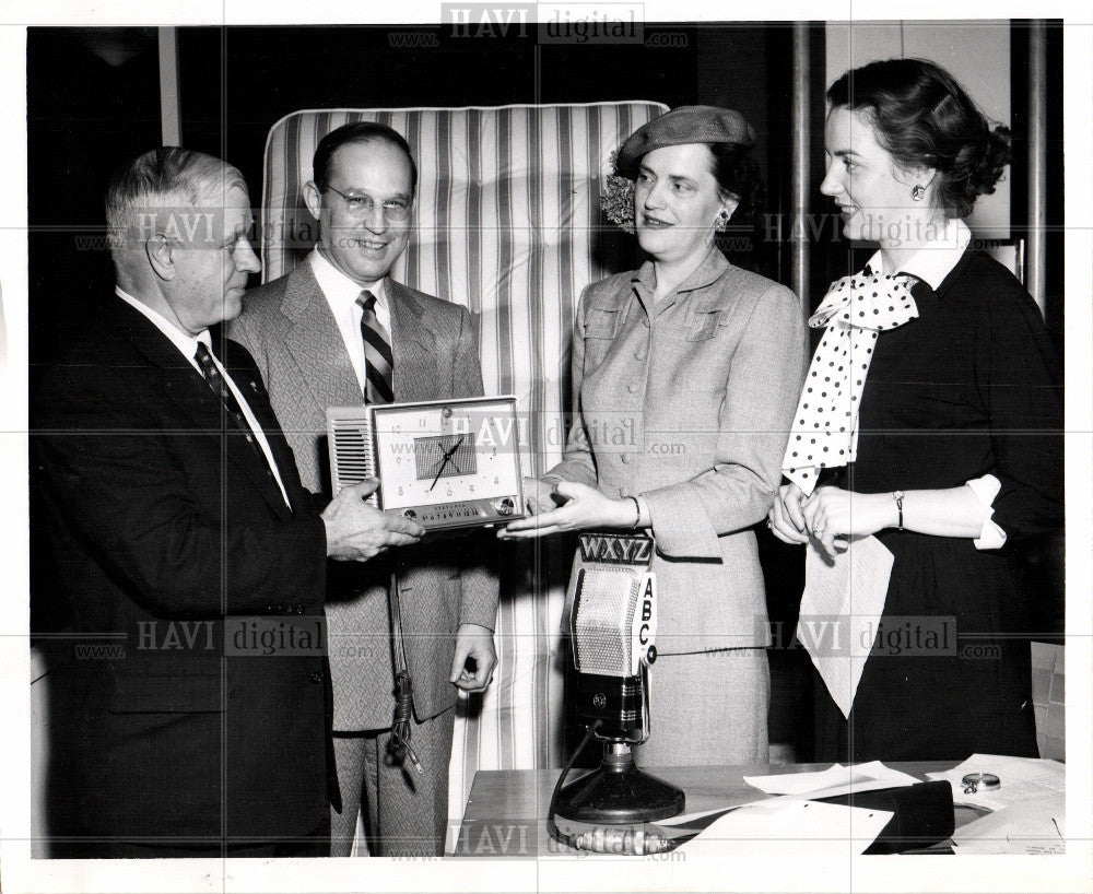 1953 Press Photo Radio Jag Runckle people 1953 clock - Historic Images