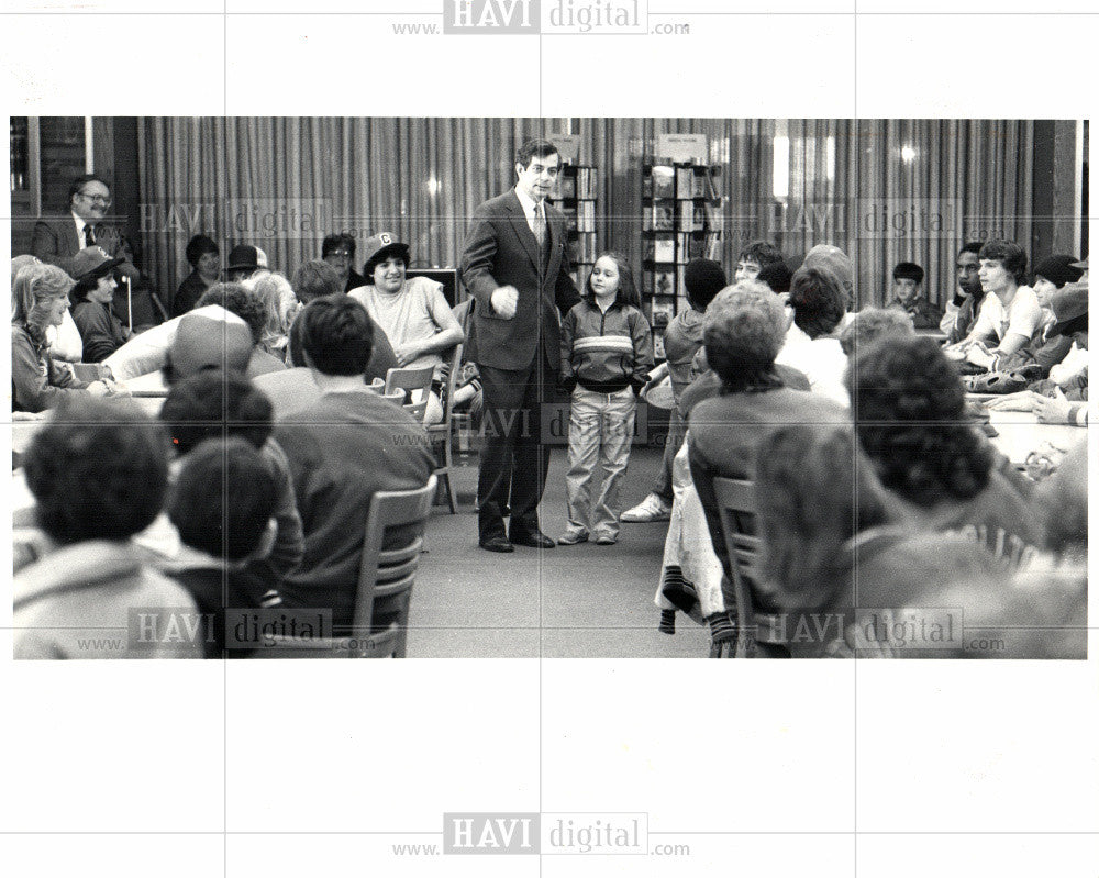 1983 Press Photo State School Superintendent Phillip - Historic Images