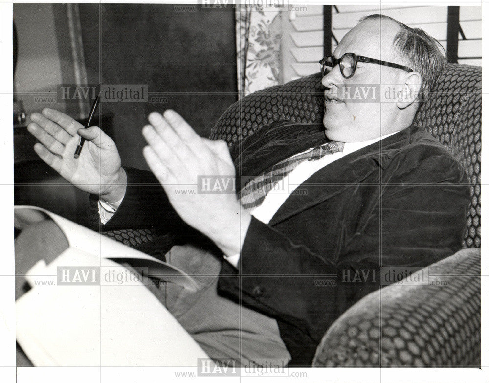 1943 Press Photo Beardsley Ruml, businessman - Historic Images