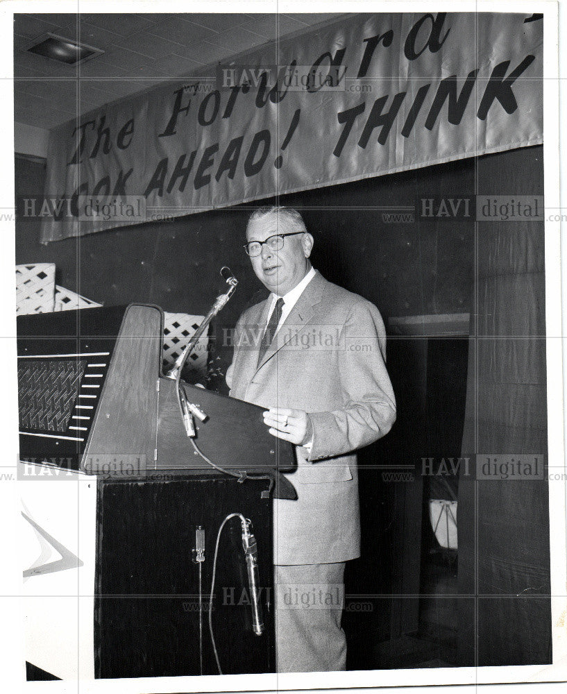 1960 Press Photo E.C. Row Edgar Charles Row Chrysler - Historic Images