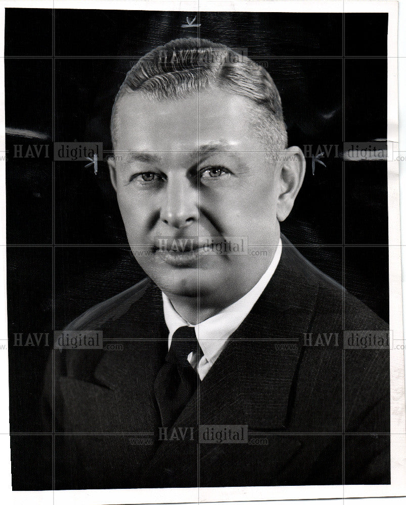 1951 Press Photo E. C. Row Chrysler Canada President - Historic Images