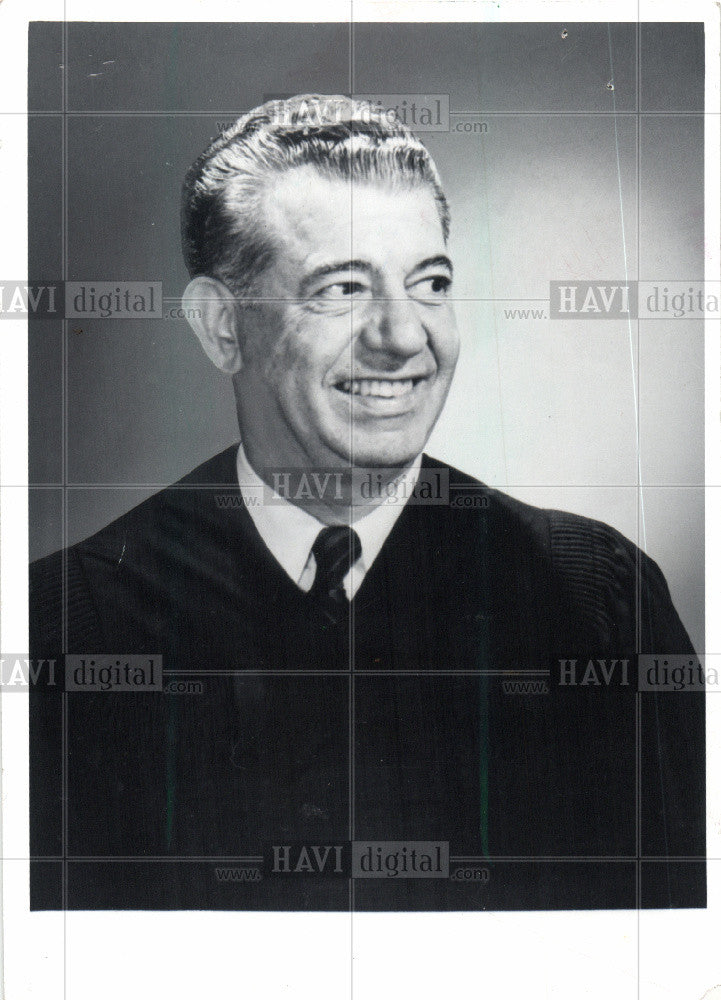 1980 Press Photo Wayne Cty Circuit Judge Thomas Roumell - Historic Images