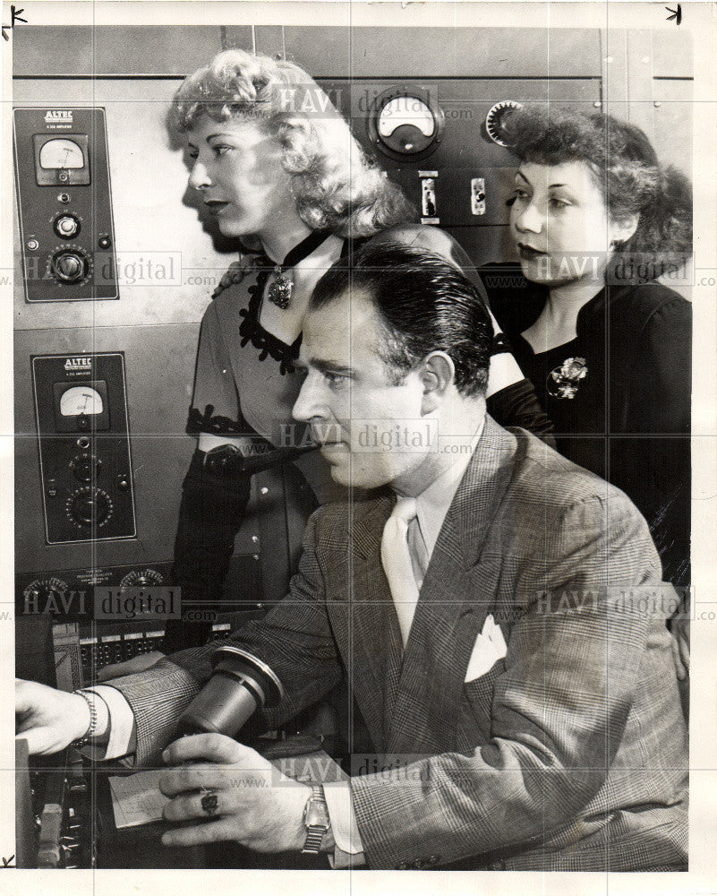 Press Photo Fingers Crossed, the song-writing team - Historic Images