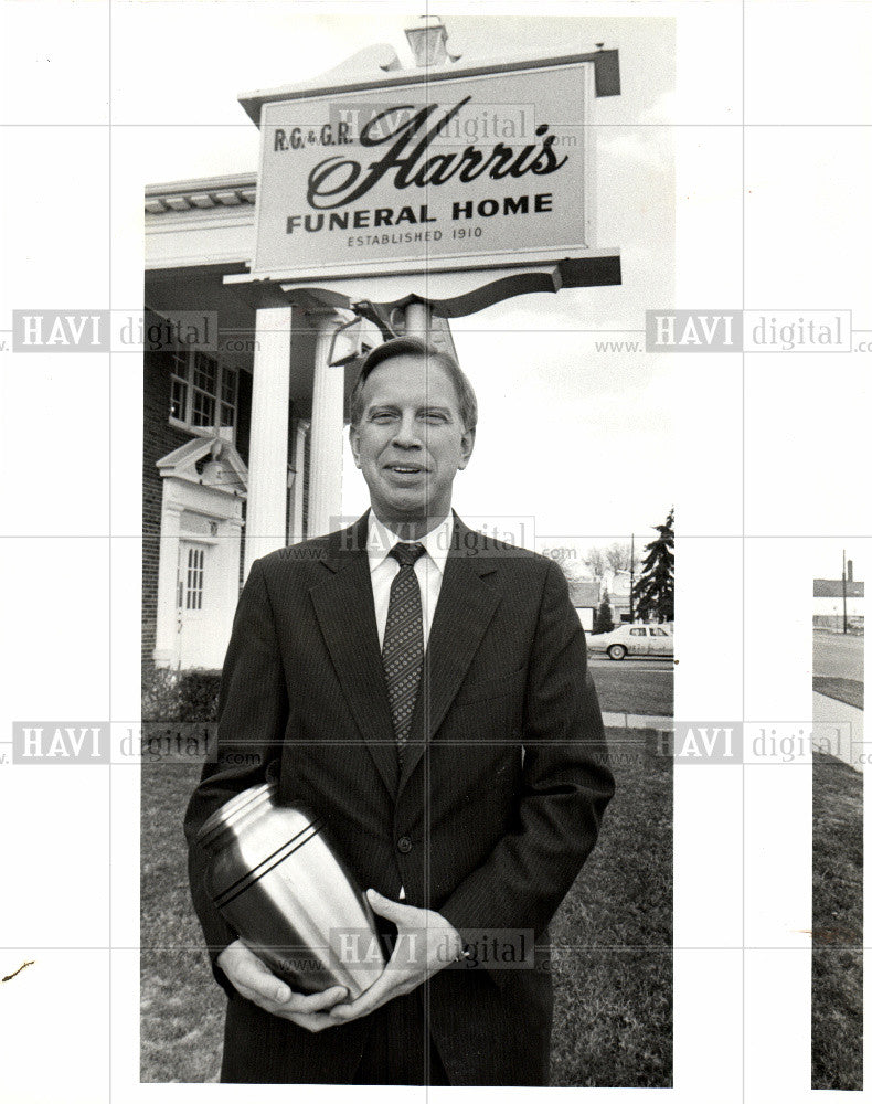 1985 Press Photo Thomas Rost Harris funeral detroit - Historic Images