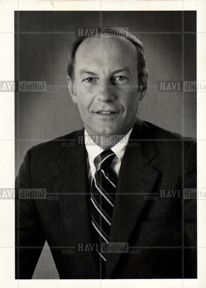 1987 Press Photo Walter T Rossi President Mervyn's - Historic Images