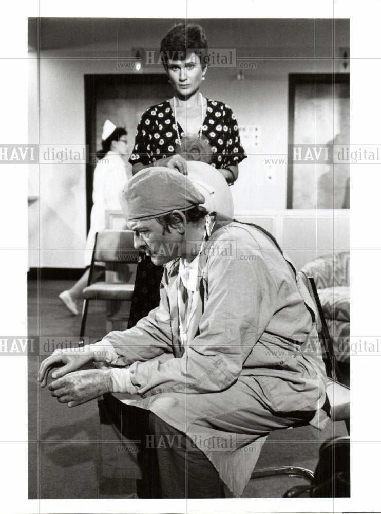 1976 Press Photo Hal Holbrook Carol Rossen Oath - Historic Images