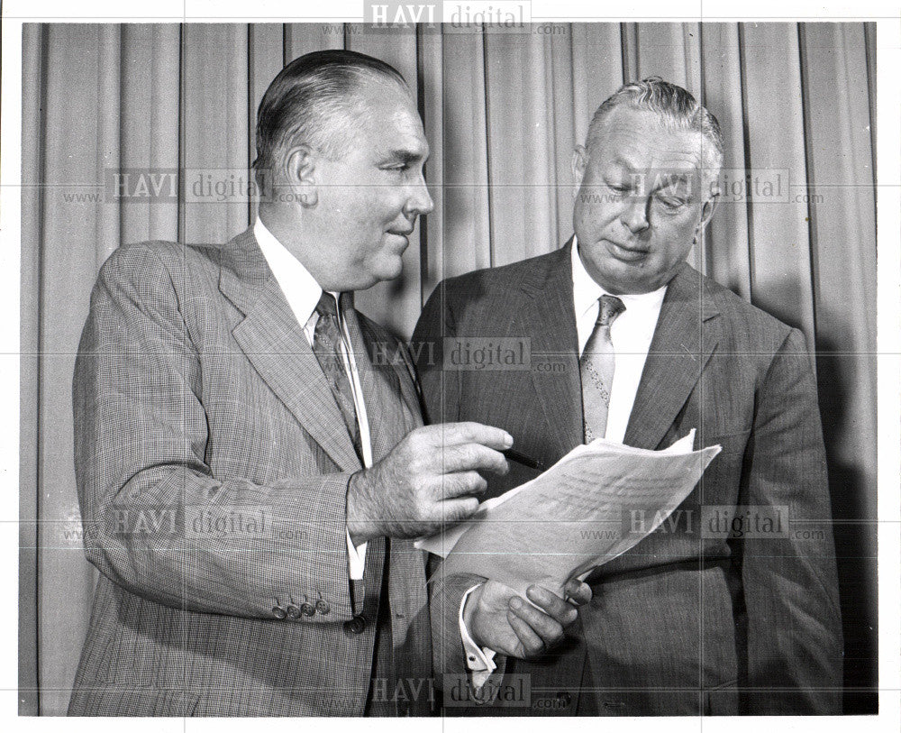 1960 Press Photo E.C. Row, Chrysler Corporation - Historic Images