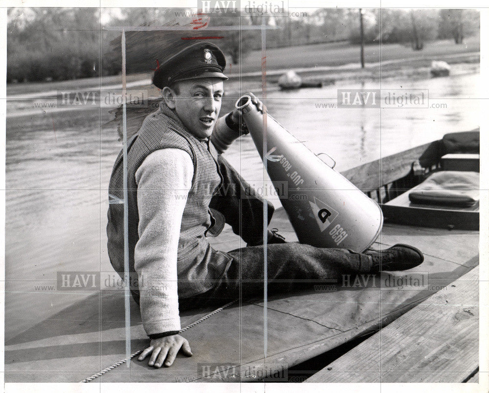 1940 Press Photo Detroit Boat Club Judd Ross Crew Coach - Historic Images